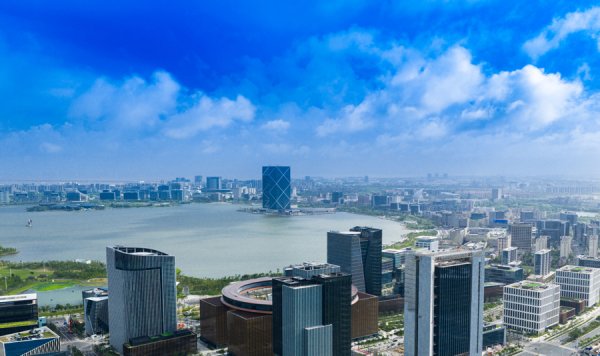 顺升网 迈入六周年，临港新片区产业跑出“加速度”：链条愈发成熟，气场愈发“硬核”